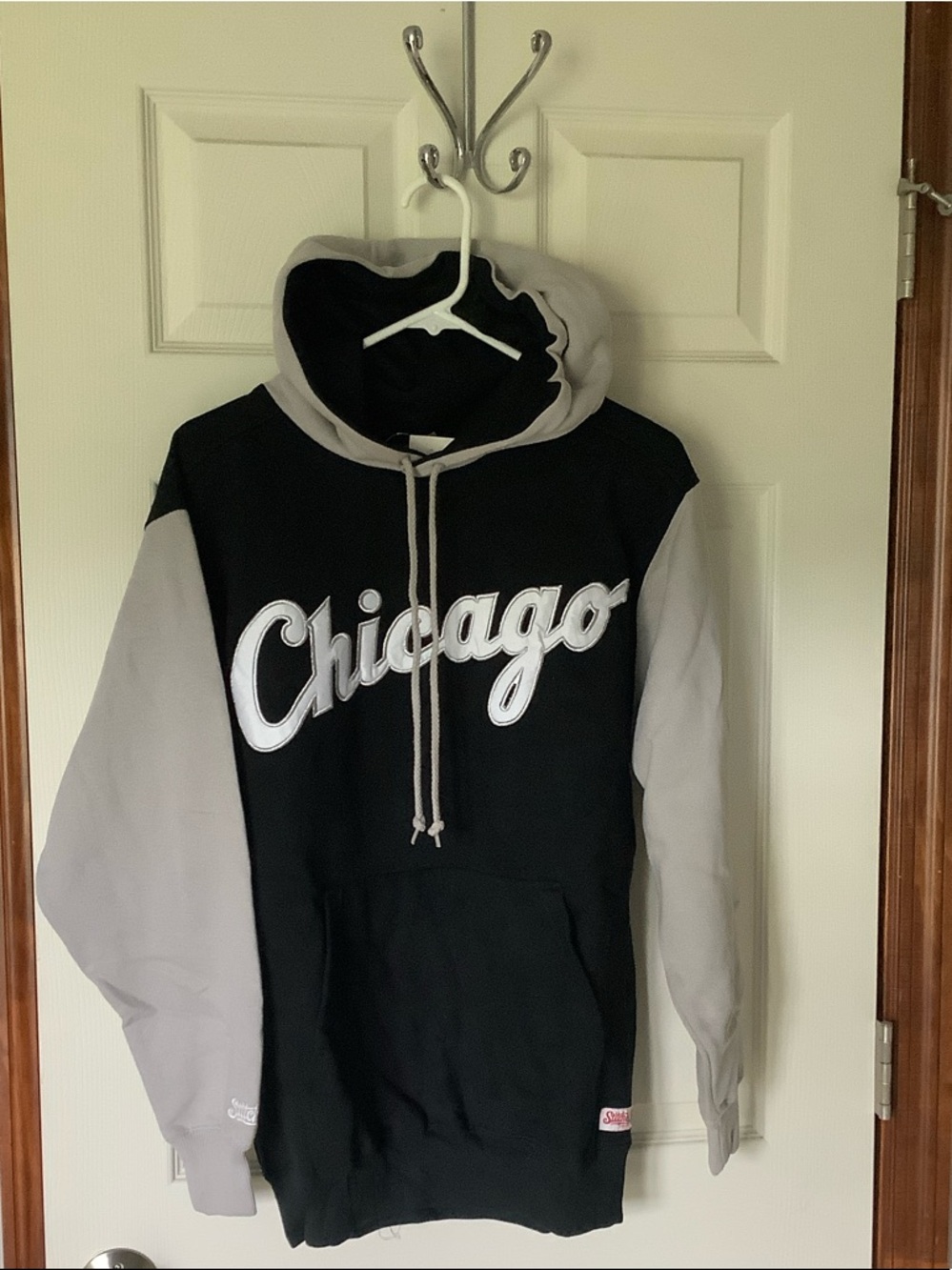 Chicago White Sox  Black and White Hoodie Mens small NWT